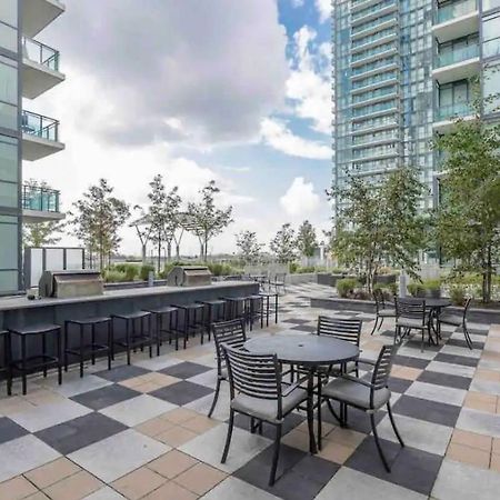Ultra Luxurious 2.5 Bedroom 2 Full Bathroom 1 Parking Condo Near Sq1 Striking Views Місісаґа Екстер'єр фото