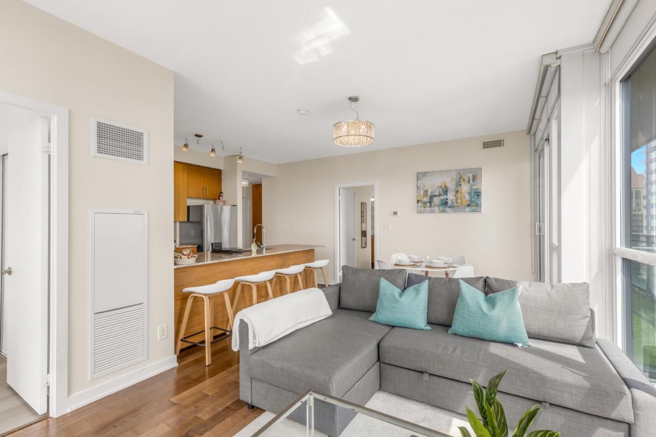 Ultra Luxurious 2.5 Bedroom 2 Full Bathroom 1 Parking Condo Near Sq1 Striking Views Місісаґа Екстер'єр фото