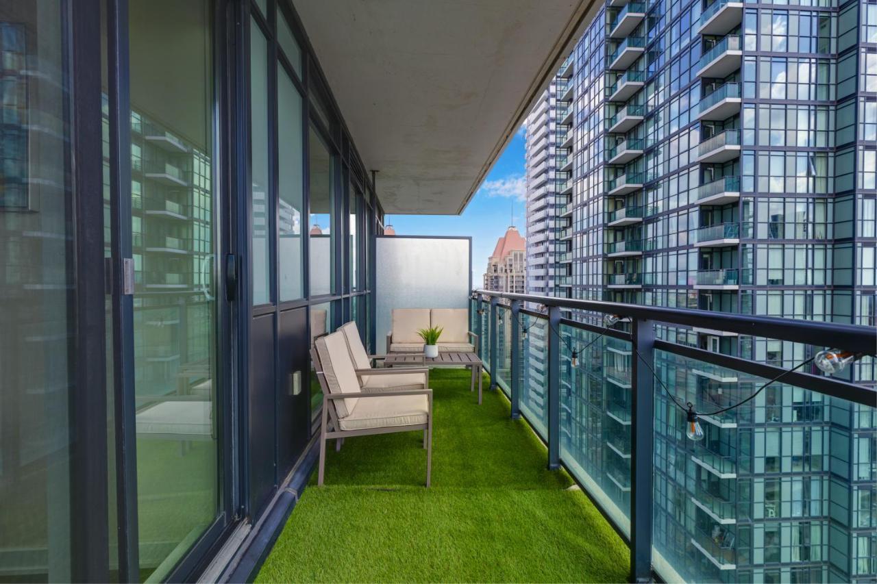 Ultra Luxurious 2.5 Bedroom 2 Full Bathroom 1 Parking Condo Near Sq1 Striking Views Місісаґа Екстер'єр фото