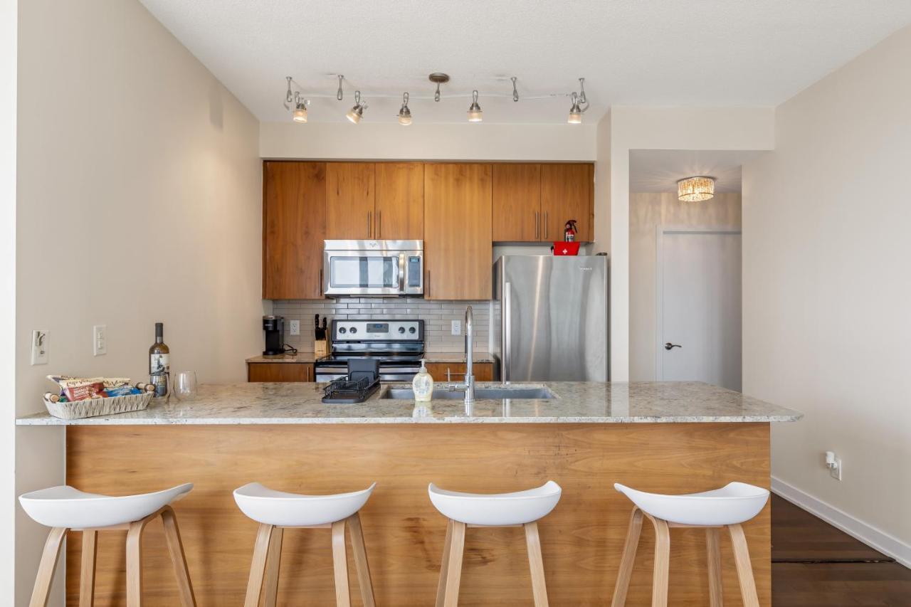 Ultra Luxurious 2.5 Bedroom 2 Full Bathroom 1 Parking Condo Near Sq1 Striking Views Місісаґа Екстер'єр фото