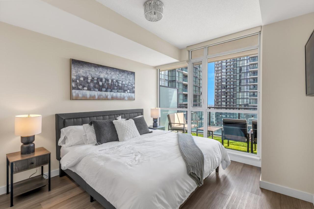 Ultra Luxurious 2.5 Bedroom 2 Full Bathroom 1 Parking Condo Near Sq1 Striking Views Місісаґа Екстер'єр фото