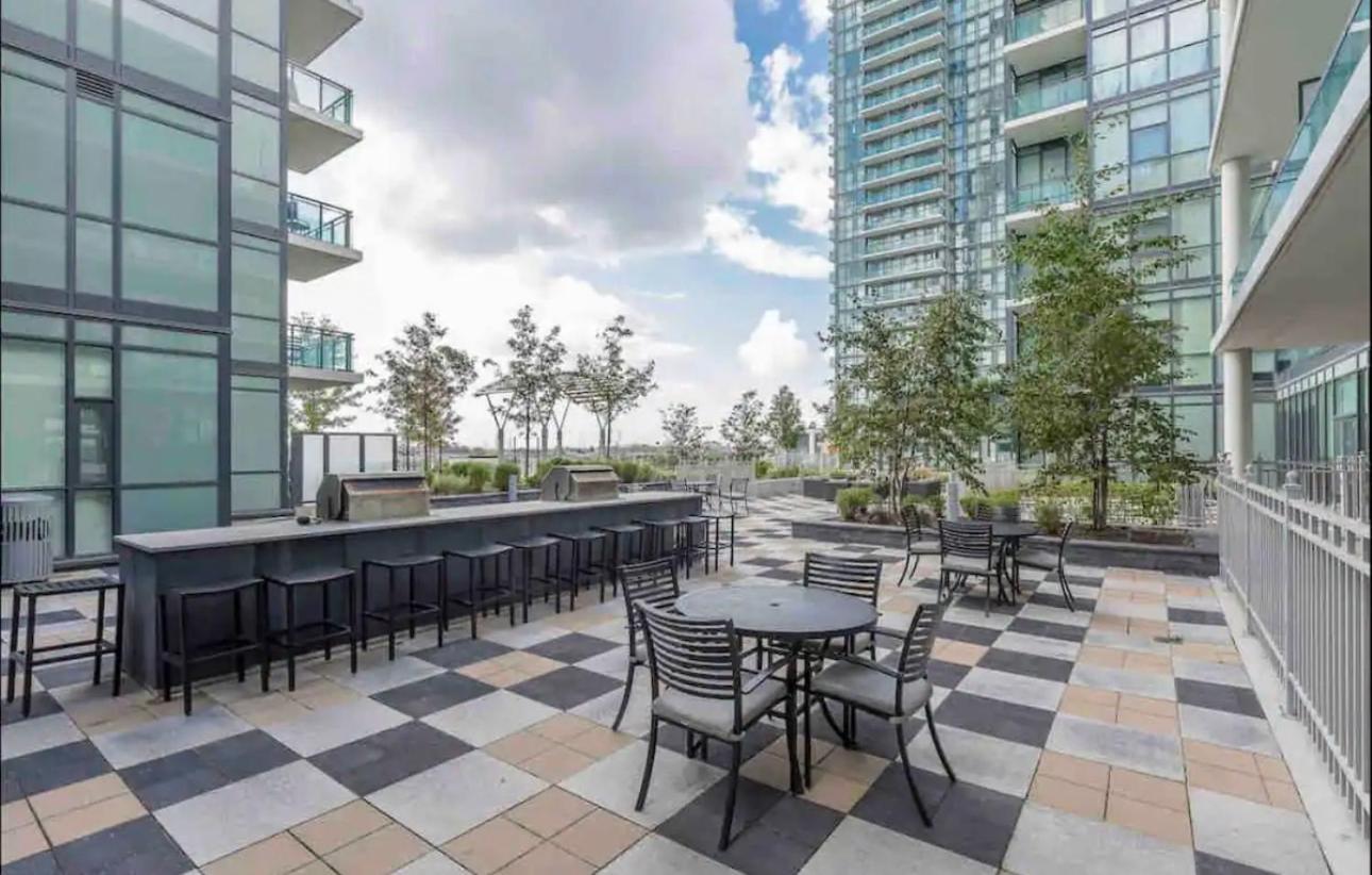 Ultra Luxurious 2.5 Bedroom 2 Full Bathroom 1 Parking Condo Near Sq1 Striking Views Місісаґа Екстер'єр фото